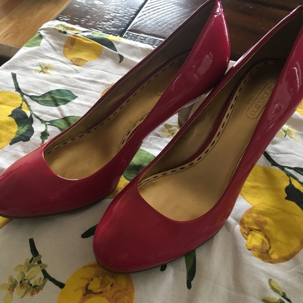 Coach pumps
